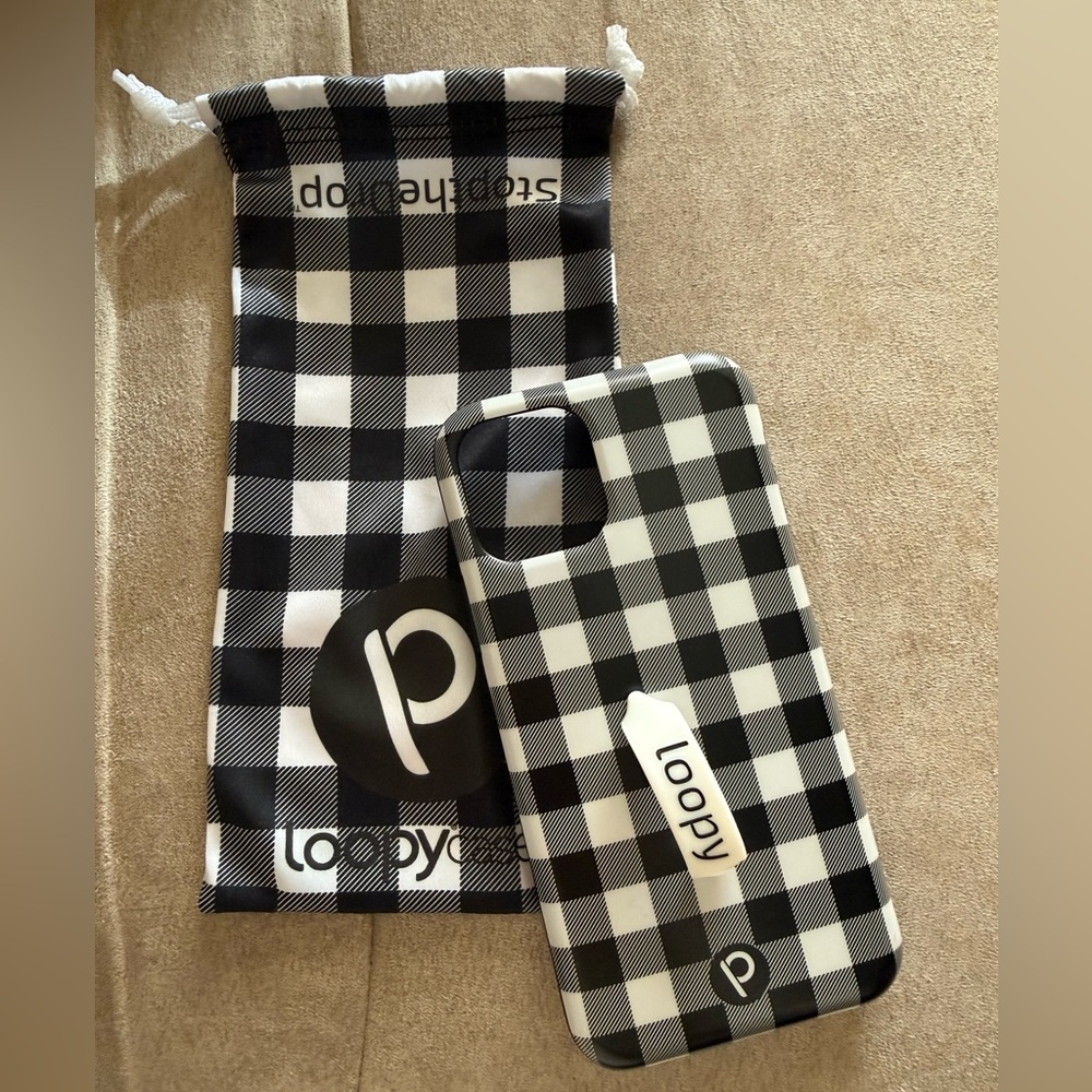Loopy Case | Black and White Checkered | iPhone 11 Pro | Right Orientation